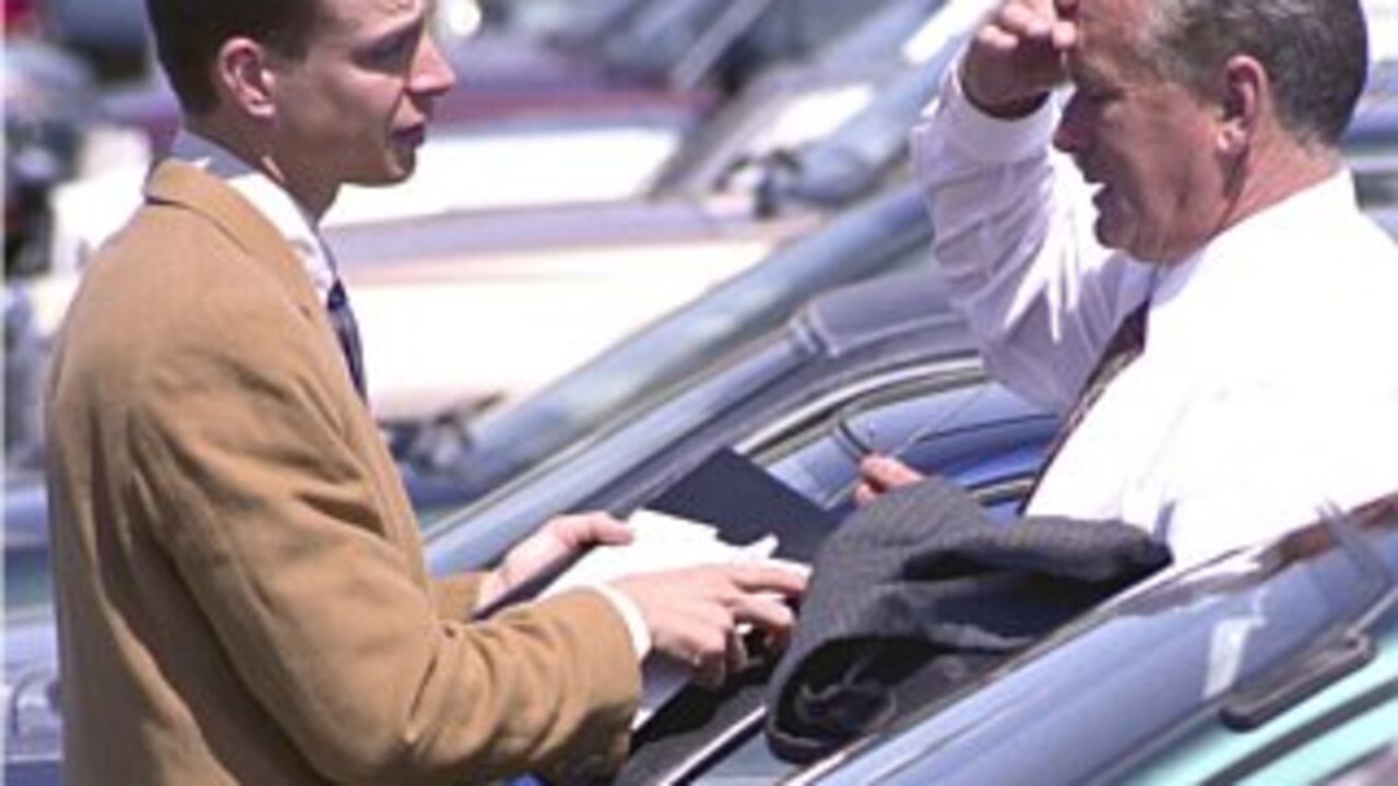 Antes de comprar un vehículo, hay que pensar con cabeza fría e informarse sobre qué se va a negociar y con quién.