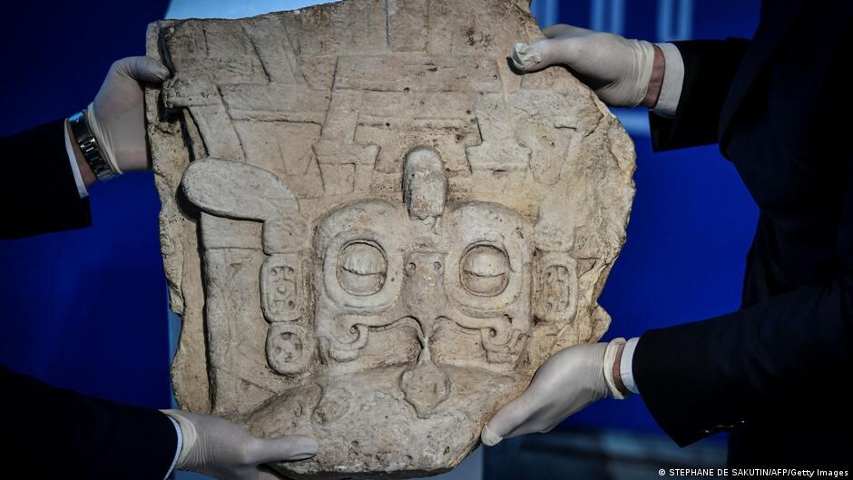 Salvado de la reventa: el fragmento maya del sitio arqueológico de Piedras Negras en Guatemala.