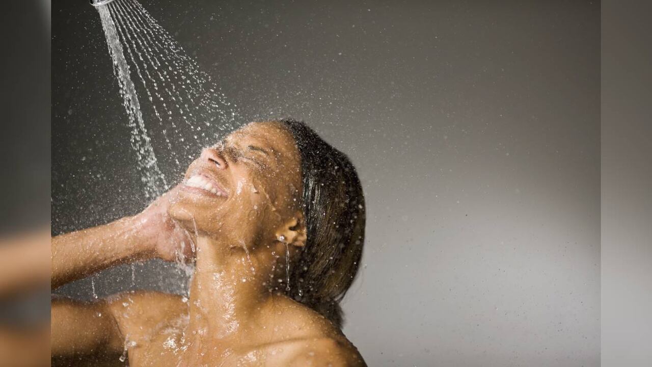 El shampoo tiene una función cosmética y y terapéutica. Foto: Getty Images.