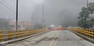 Manifestaciones por parte de los habitantes del municipio de Guayabetal, quienes exigen medidas concretas al gobierno nacional, impidieron el desarrollo de actividades de limpieza en el sector, autoridades al frente de la situación. Foto: @Coviandina