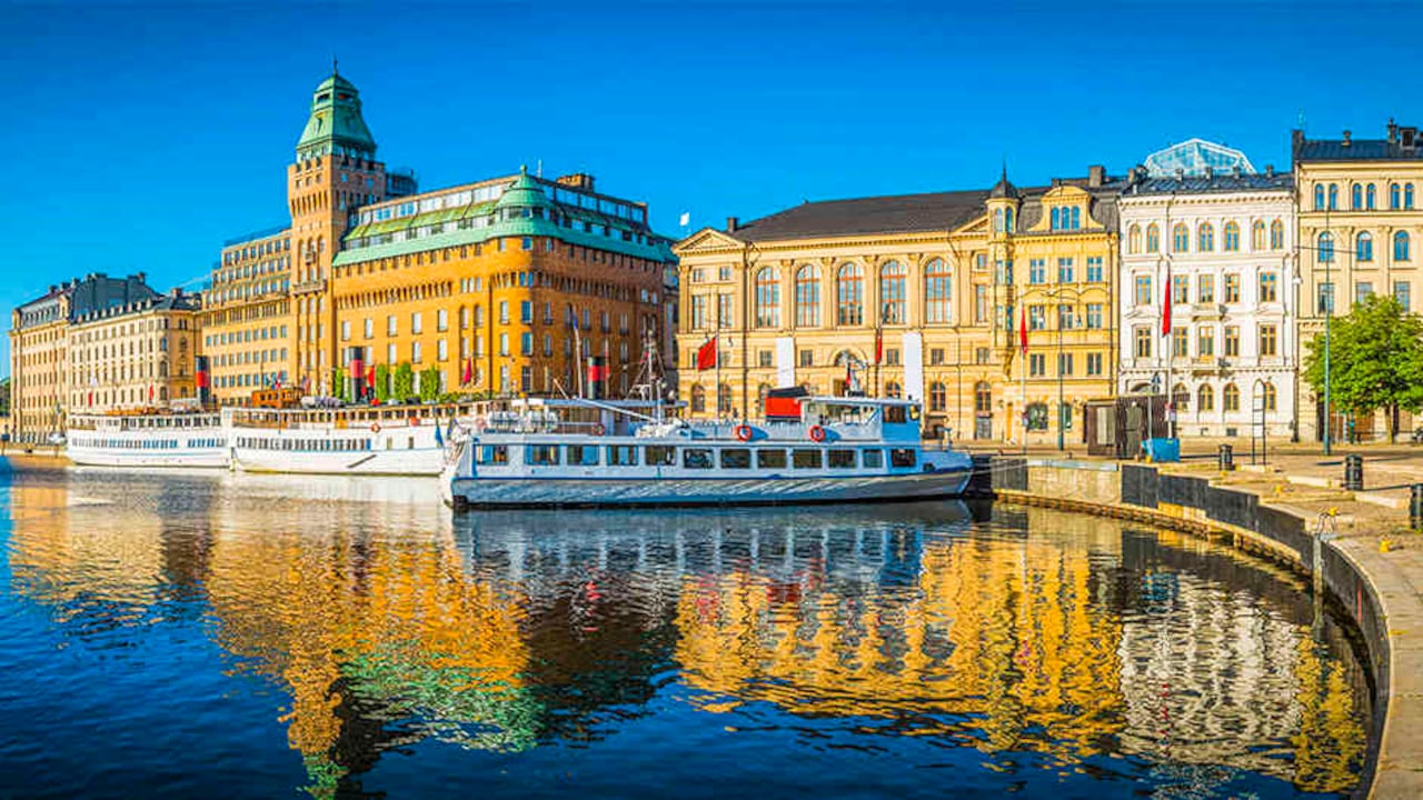 Puerto de Nybroviken, Estocolmo, Suecia.