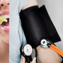 El consumo de apio también puede ayudar a bajar de peso gracias a su alto consumo de agua.