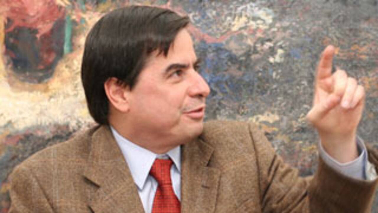 ¿Por qué cuando Mancuso acusa a los parlamentarios es un padre de la patria, y cuando acusa a Juan Manuel Santos es un delincuente mentiroso?