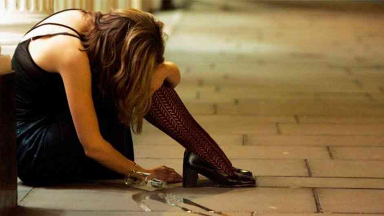 Investigadores han demostrado que las mujeres que experimentan apagones son más propensas, durante él, a participar en conductas sexuales de riesgo.