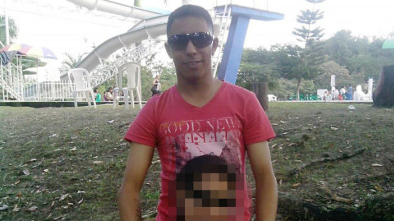 El soldado Santiago Escudero, condenado a 35 años de prisión, pasó unos días de vacaciones por fuera del penal de Tolemaida en un centro recreacional cerca de Ibagué.