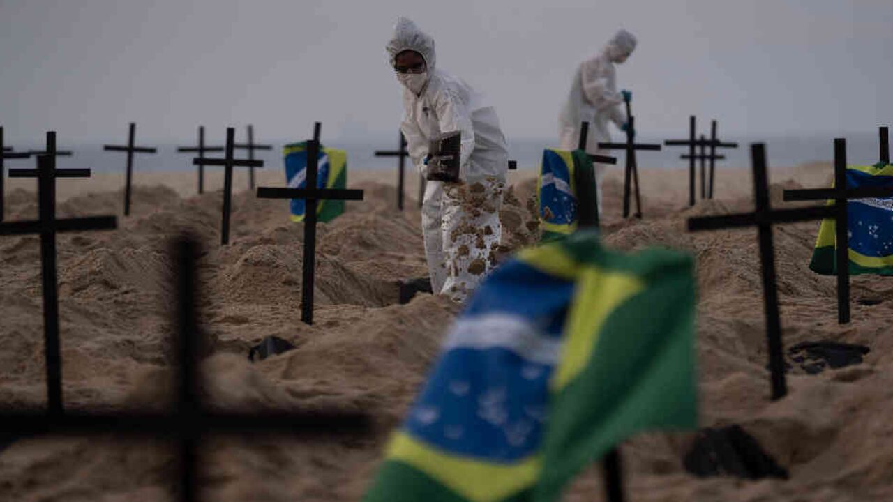 Tumbas simbólicas en Copacabana, Brasil