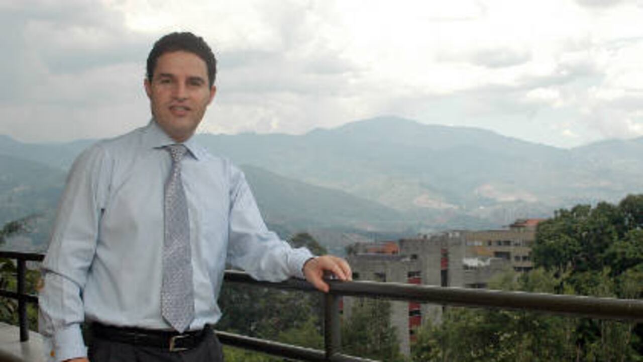 Sergio Fajardo y Aníbal Gaviria (foto) fueron alcalde de Medellín y gobernador de Antioquia hace cuatro años. Ahora podrían invertir los roles, según una encuesta de la Universidad de Medellín.