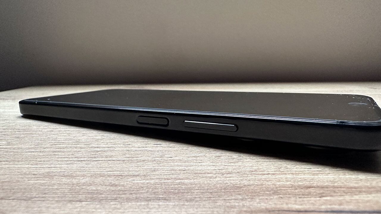 El Huawei Nova 10 SE tiene su lector de huellas incorporado en el botón de encendido.