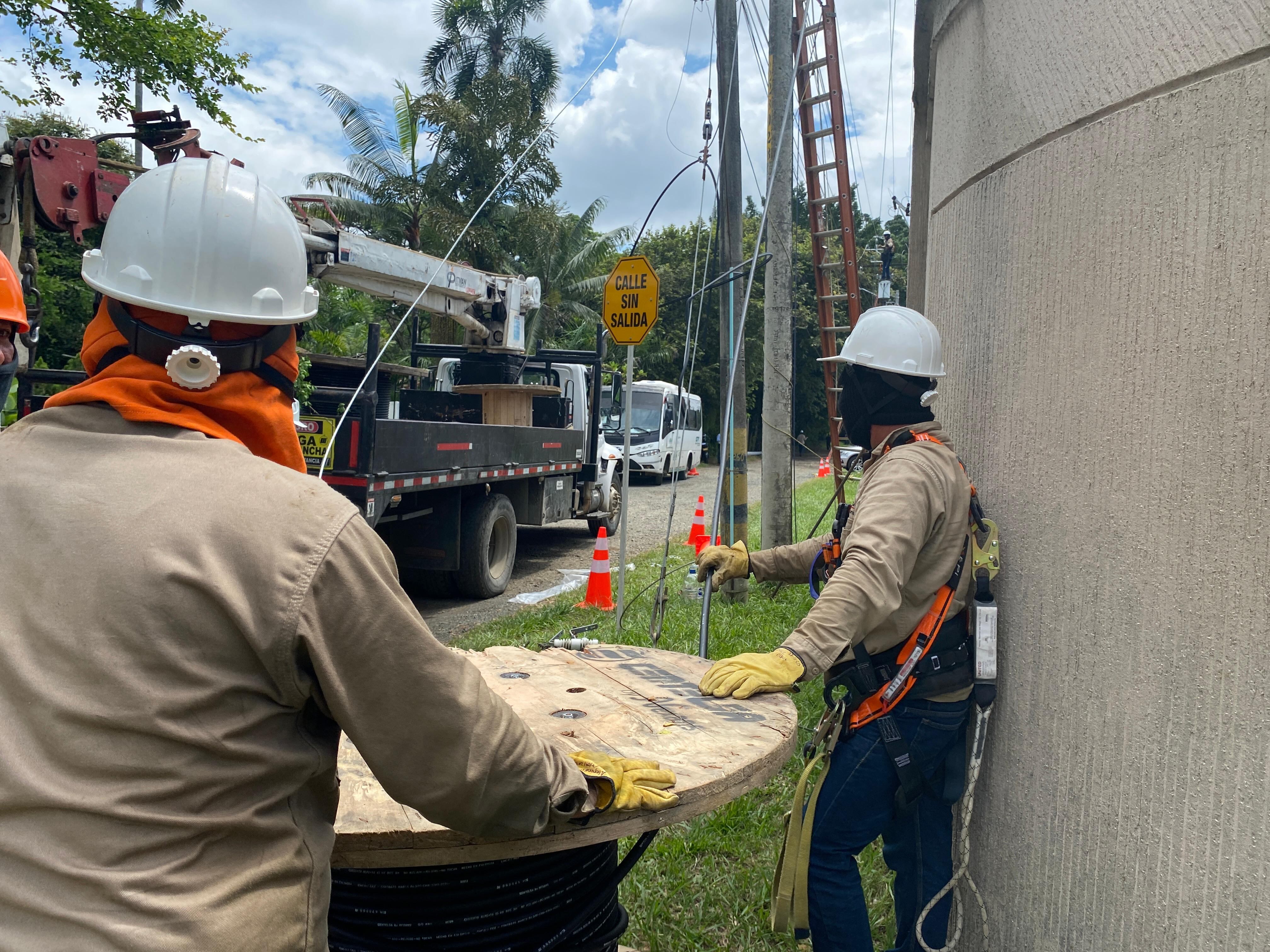 En el frente de telecomunicaciones, EMCALI adelanta jornadas comerciales para la venta de servicios de fibra óptica.