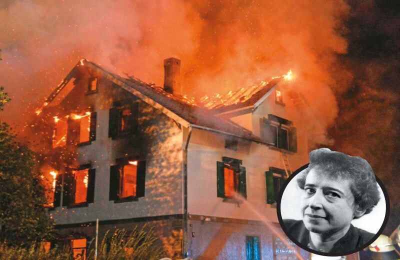 Un hogar de refugiados en Weissach, Alemania, arde tras un ataque. La banalidad del mal: "Eichmann era terriblemente normal Esta normalidad es más aterradora que todas las atrocidades reunidas". Tras asistir al juicio de un funcionario que participó en el Holocausto, la alemana Hannah Arendt consignó en 1963 en su obra Eichmann en Jerusalén: un estudio sobre la banalidad del mal una idea que se mantiene vigente.