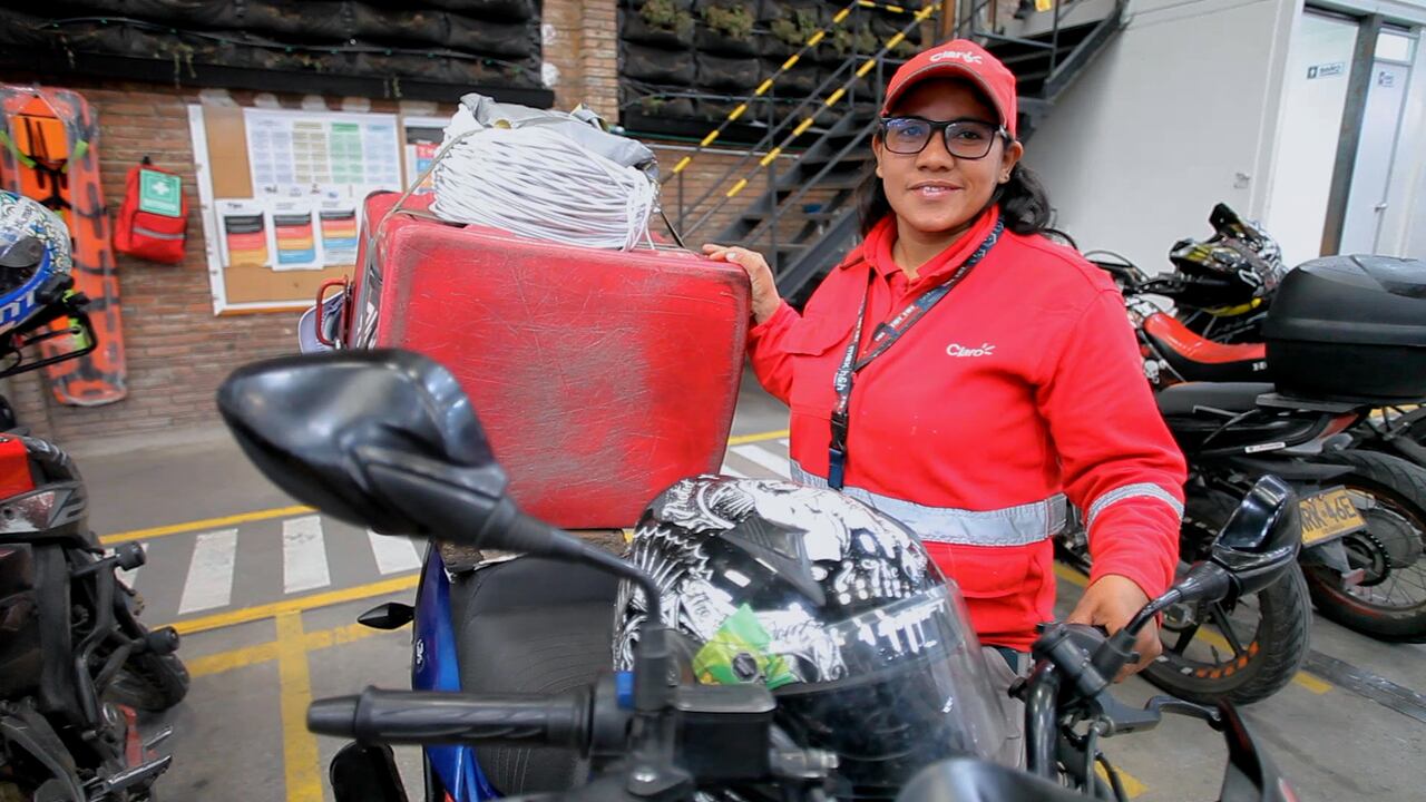 Un ejemplo de transformación es la estrategia de formación para mujeres técnicas de instalación, un rol tradicionalmente masculinizado.