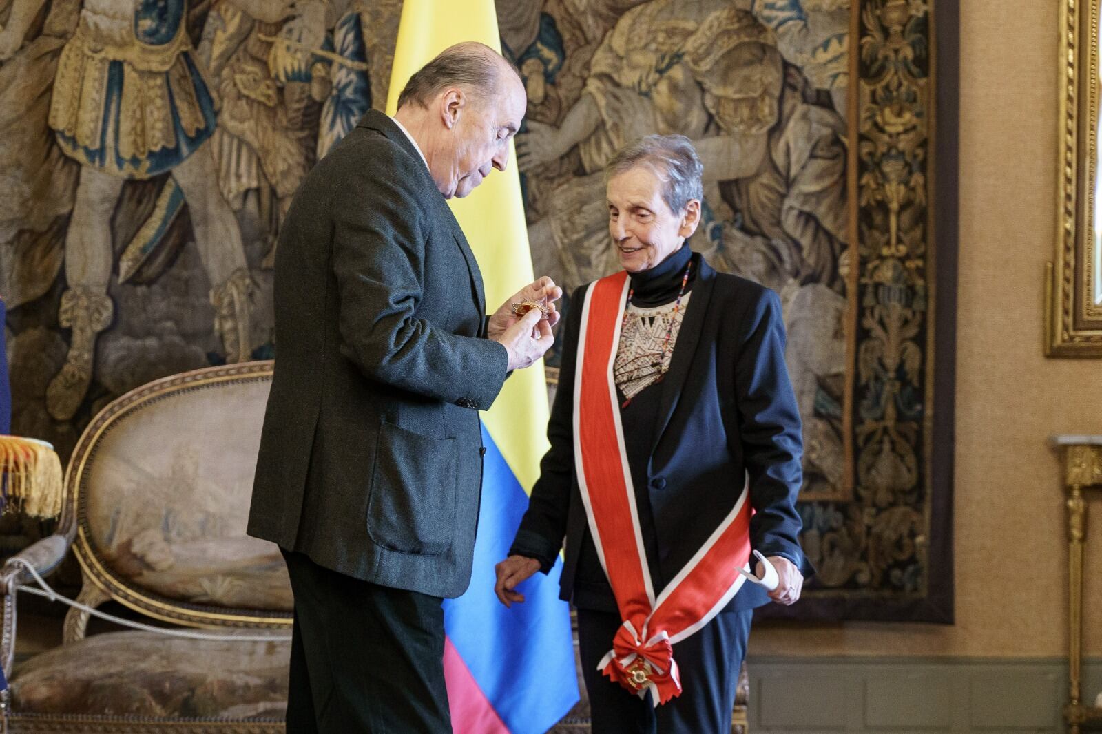Ministerio de Relaciones Exteriores condecoró, con la Orden Nacional del Mérito, a la feminista, activista y lideresa, Florence Thomas.
