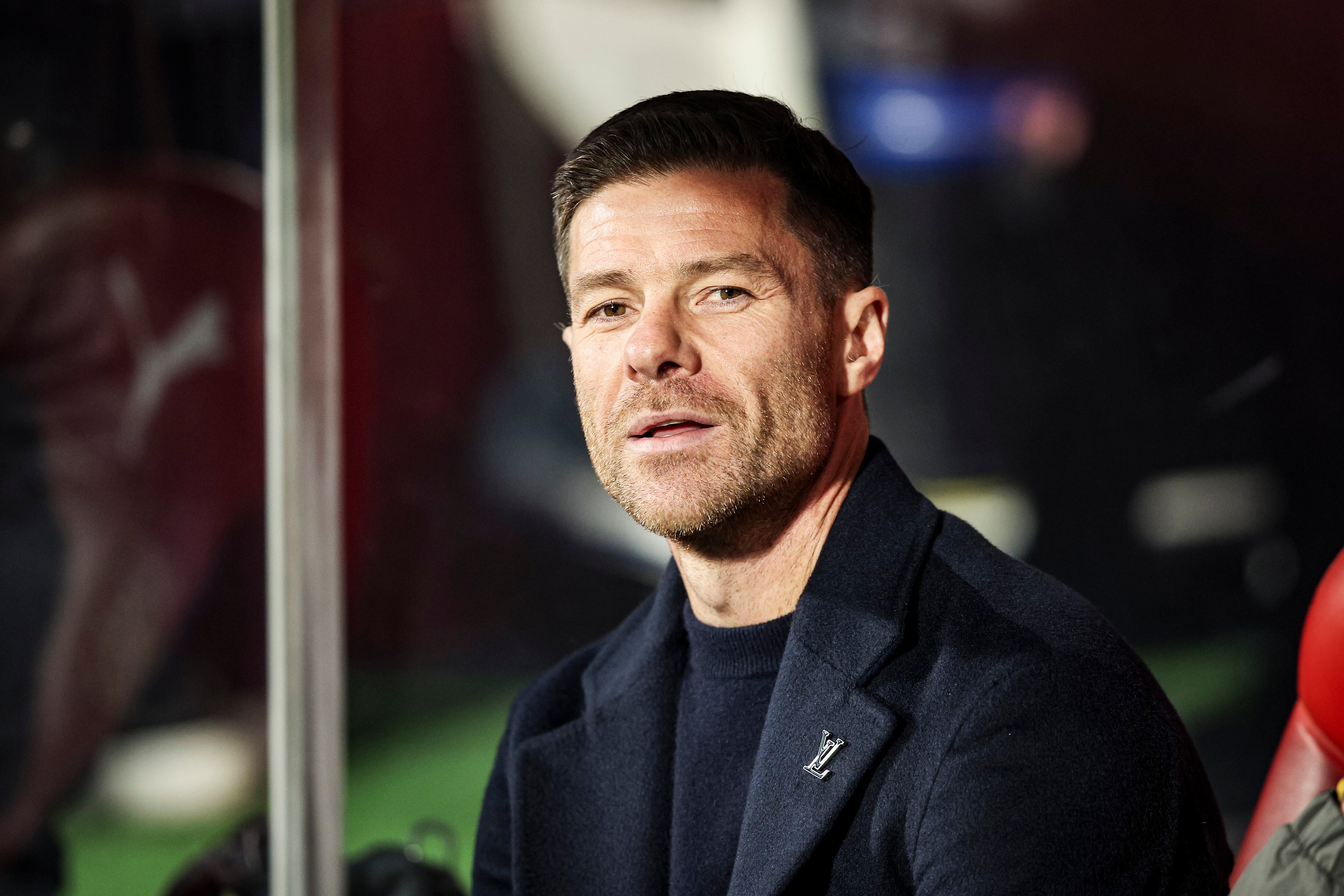 A pesar de no obtener los mejores resultados, Xabi Alonso sigue con pie firme en Real Madrid.