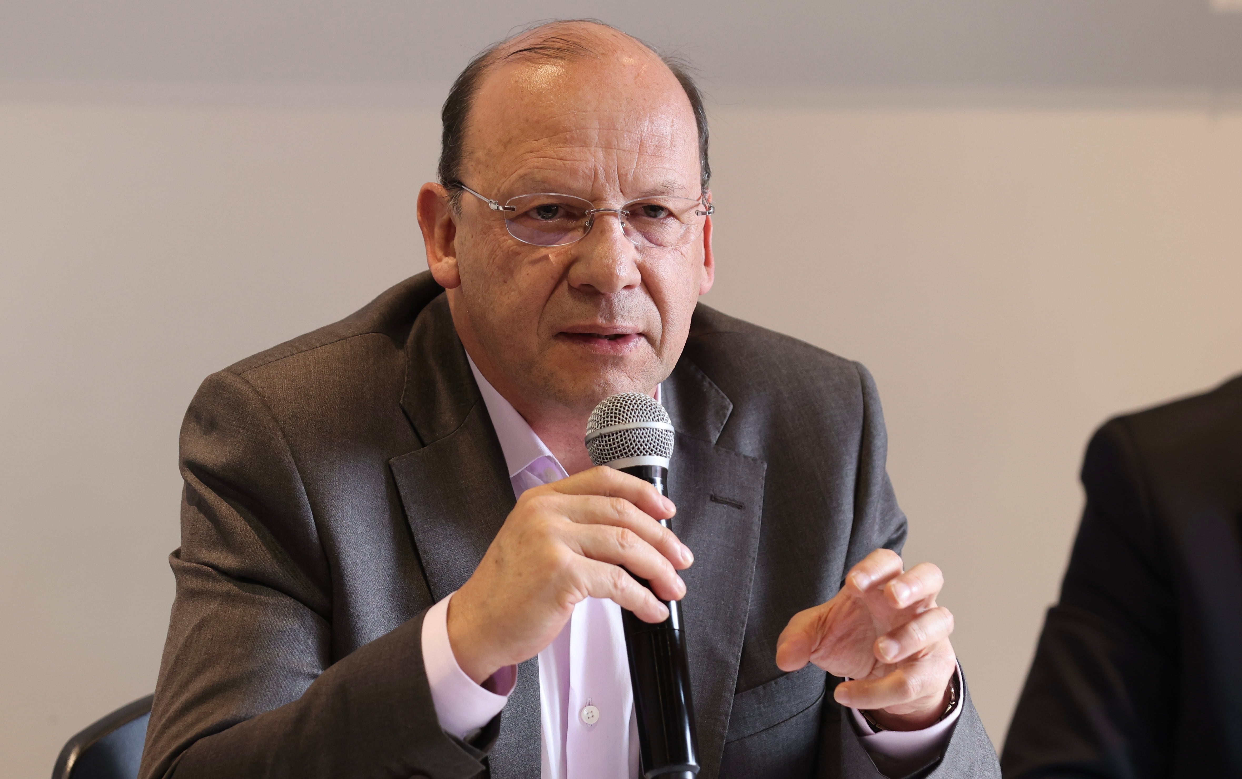 Nuevo Ministro de Hacienda Germán Ávila