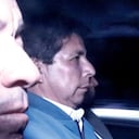 Pedro Castillo es fotografiado mientras es llevado por la policía de su país a la Fiscalía