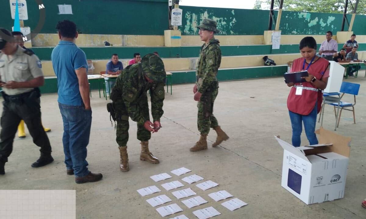 Jurado llegó borracho a cumplir con su deber, e intentó marcar tarjetones a favor de Luisa González.