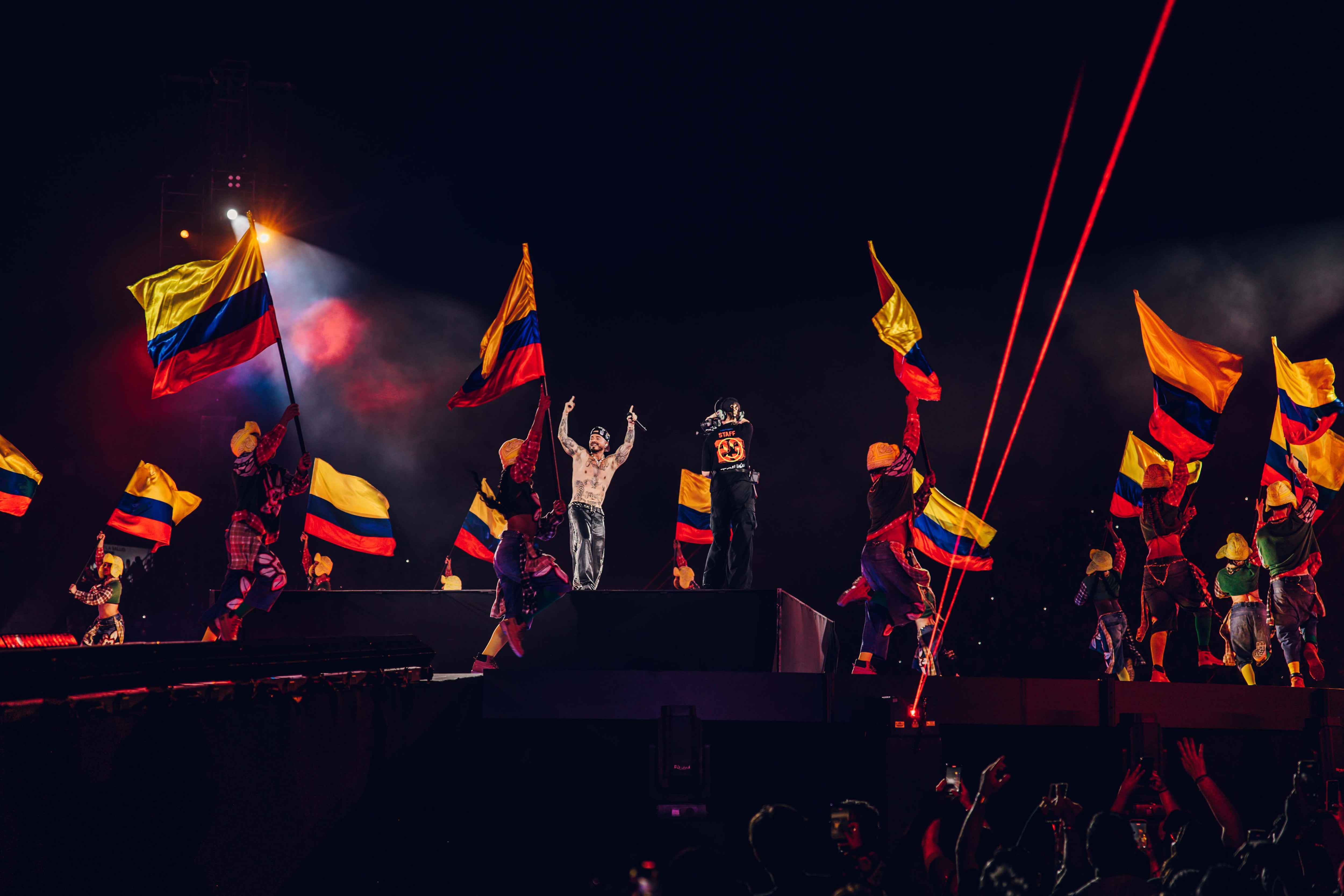 J Balvin celebró junto a más de 30.000 personas en Barranquilla, como parte de Ciudad Primavera gira de estadios.