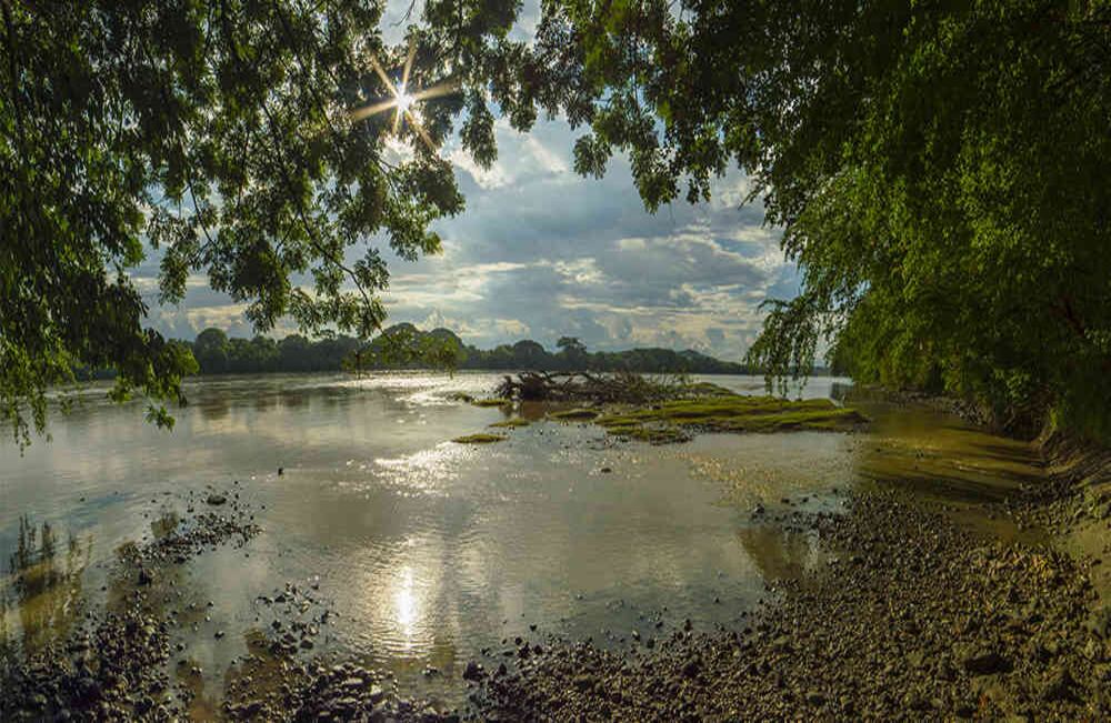 La Virgen de la Canoa, patrona de Beltrán, es venerada con una procesión de embarcaciones que surcan las aguas del río Magdalena cada 8 de septiembre. Foto: Mario Pedraza