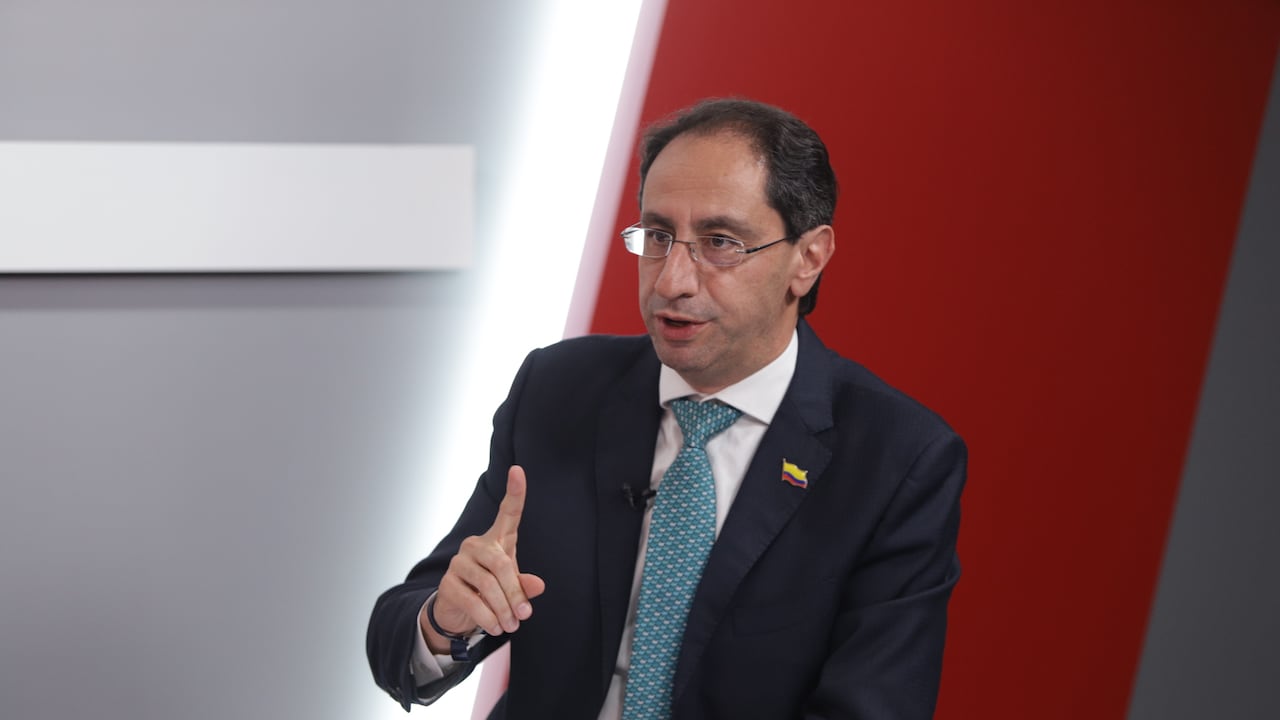 “Honrar el legado de nuestros héroes, significa defender cada día nuestras instituciones”, afirmó Restrepo en un mensaje en X.