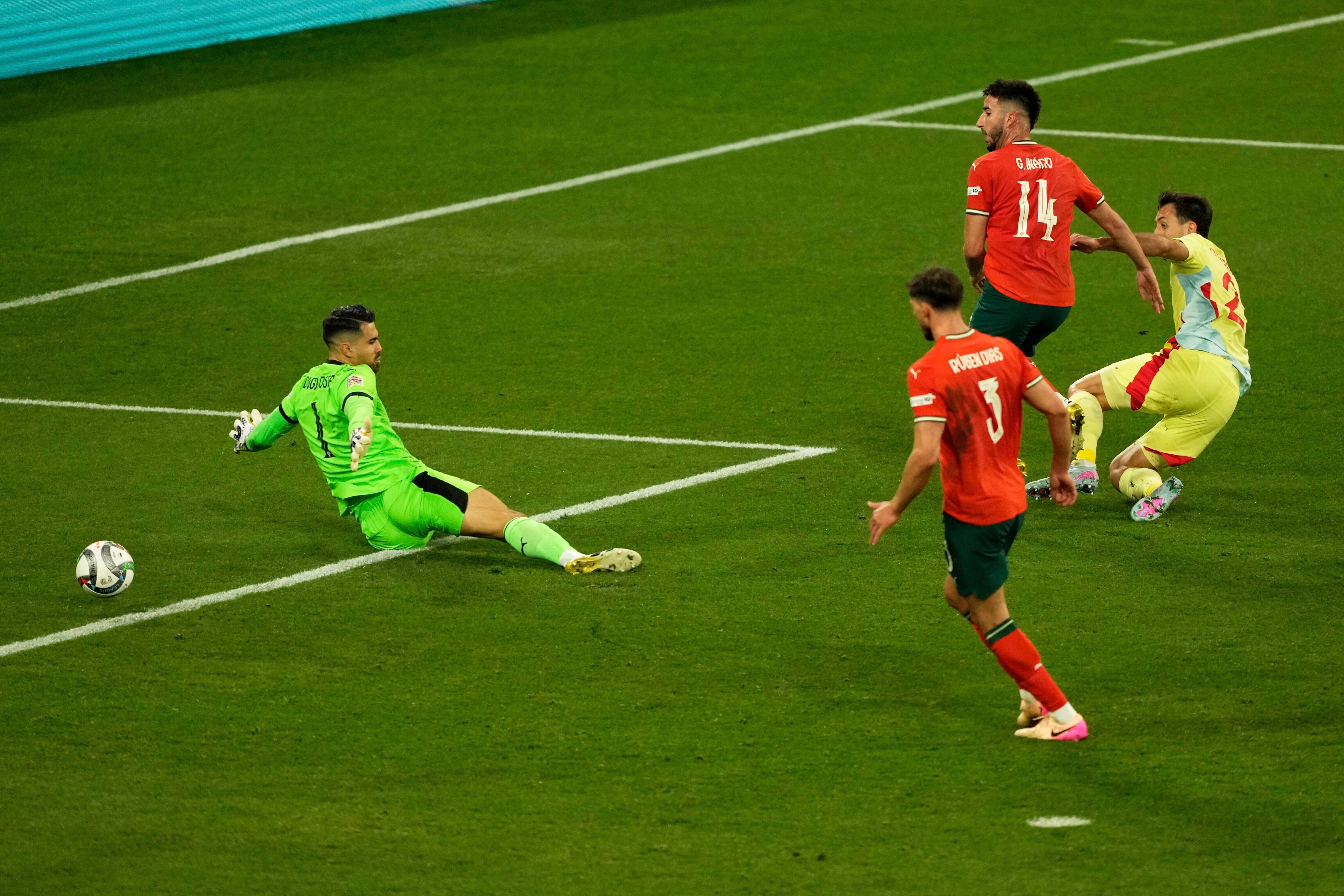 Spain's Mikel Oyarzabal, right, scores his side's 2nd goal against Portugal during the Nations League final soccer match between Portugal and Spain at the Allianz Arena in Munich, Germany, Sunday, June 8, 2025. (AP Photo/Michael Probst)