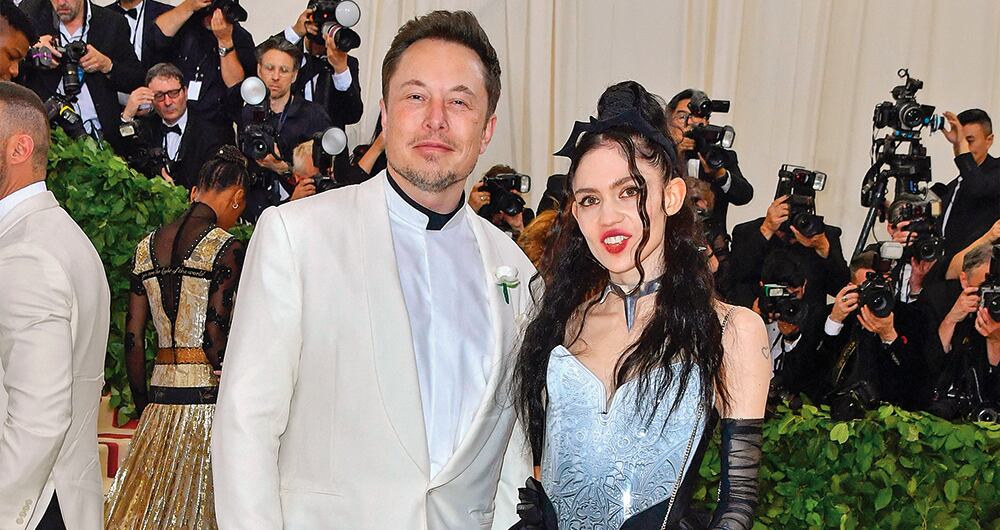 Elon Reeve Musk es un programador y empresario sudafricano, nacionalizado canadiense y estadounidense.