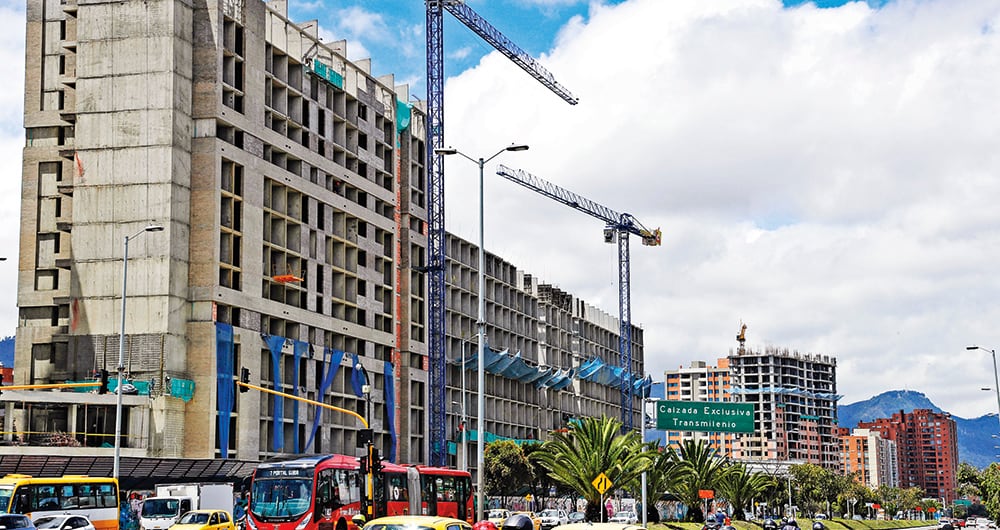 La construcción de vivienda tuvo una profunda caída en 2023. Las apuestas están concentradas en su recuperación en 2024, al igual que en el consumo de los hogares.