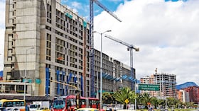 La construcción de vivienda tuvo una profunda caída en 2023. Las apuestas están concentradas en su recuperación en 2024, al igual que en el consumo de los hogares.