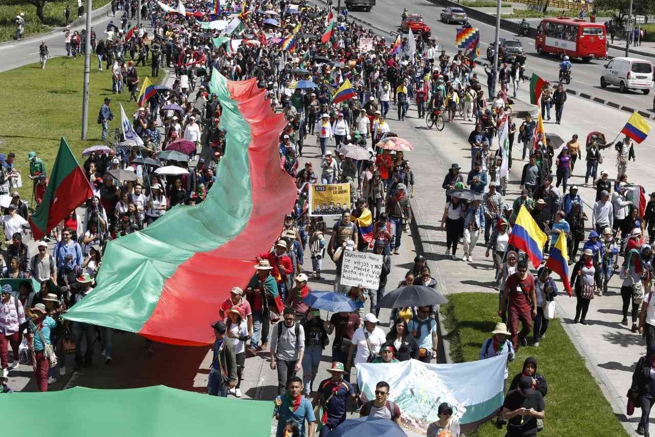 Una delegación de 150 indígenas, en su mayoría del Cauca, llegaron a la capital para unir sus voces de protesta al paro nacional. Foto: Guillermo Torres y León Darío Peláez