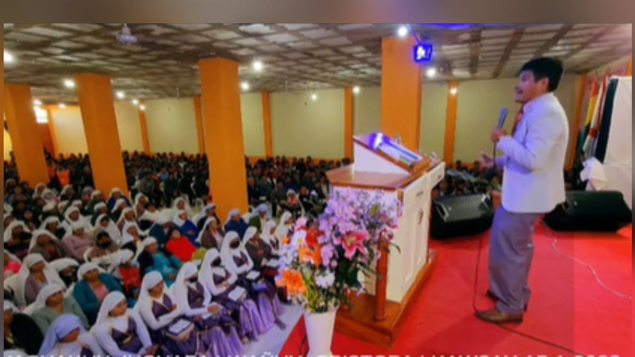 el pastor recalcó que los tiktokers se iba a ir al "infierno".