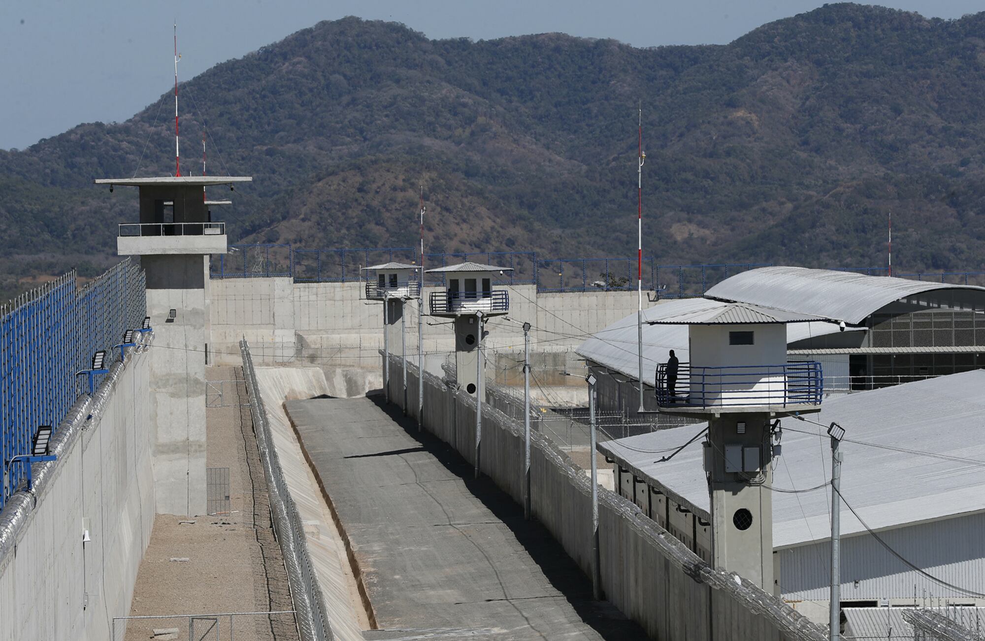 Centro de Confinamiento del Terrorismo" (CECOT)
