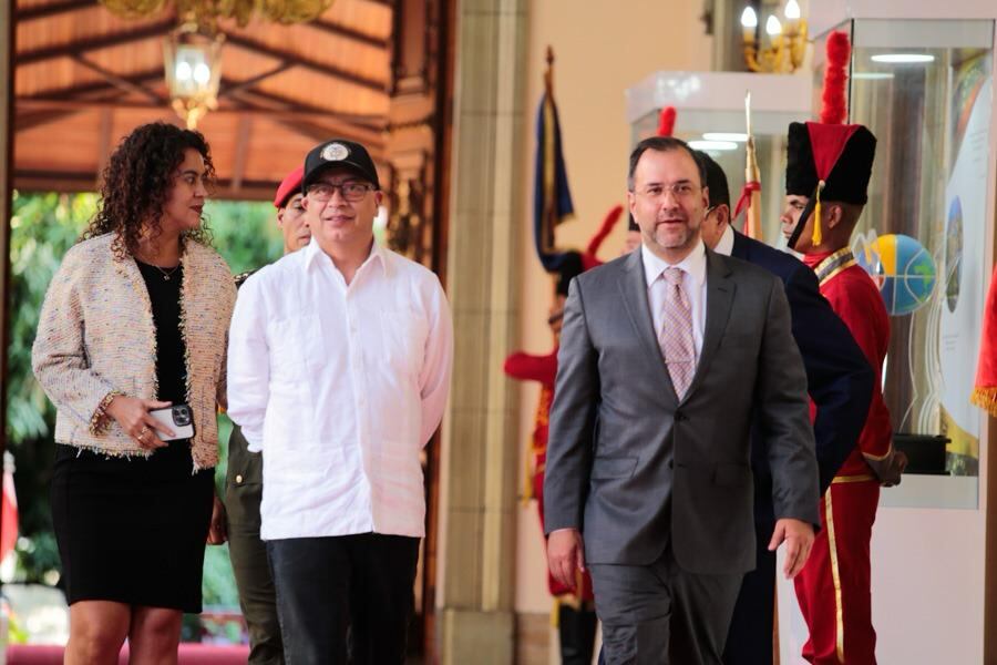 En el palacio de Miraflores en Caracas se dio la reunión de los presidentes Gustavo Petro de Colombia y Nicolás Maduro de Venenzuela.