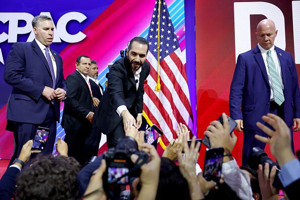 "Los salvadoreños son ahora inmunes a su influencia. Ya nadie cree sus mentiras", añadió.