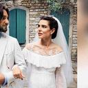 Un mes después de su boda civil, la pareja se casó por lo católico en Saint-Rémy-de-Provence, sur de Francia. La novia vistió un modelo de Giambattista Valli, de muselina de seda bordada con flores y follaje. Charlotte Casiraghi y Dimitri Rassam FOTO: GIAMBATTISTA