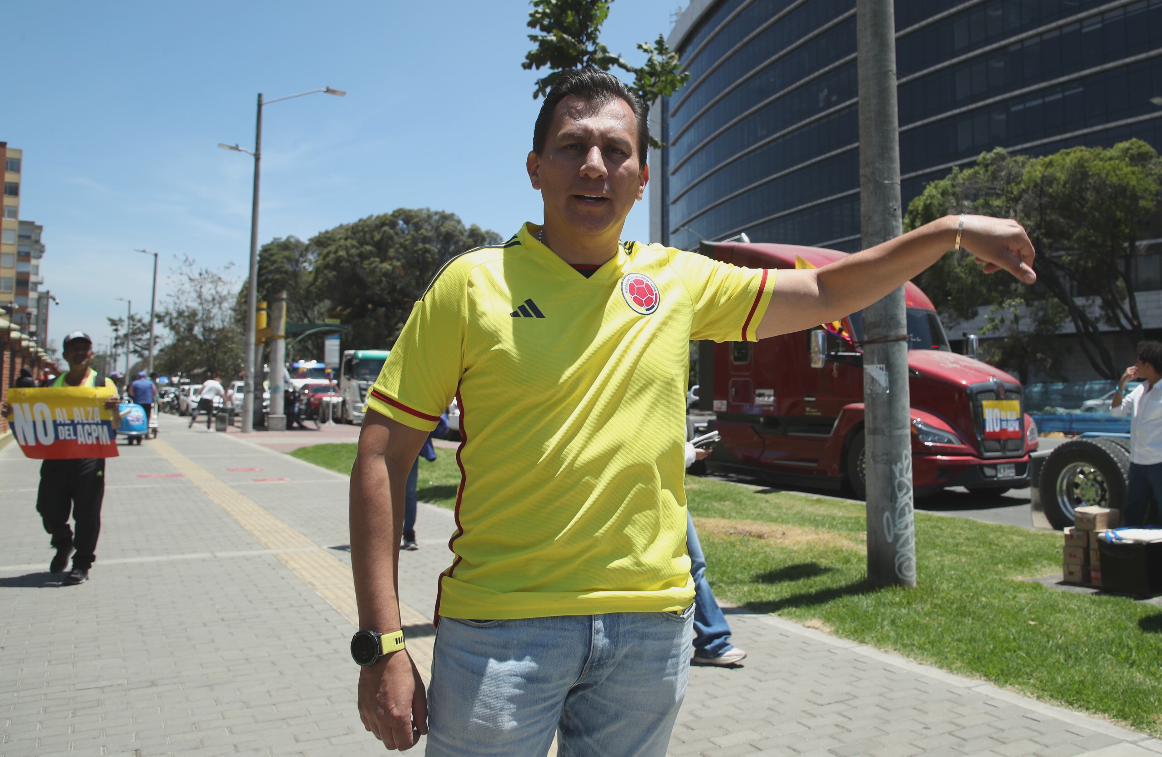 Paro de transportadores por el alza del combustible, camiones, tractomulas