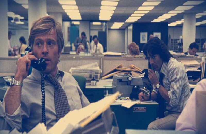 ‘All The President’s Men’ (1976). Bob Woodward y Carl Bernstein dirigieron la investigación periodística que reveló el famoso escándalo de Watergate, que obligó a Richard Nixon a dimitir como presidente de los Estados Unidos. Robert Redford y Dustin Hoffman interpretan a los protagonistas de este largometraje magistral.