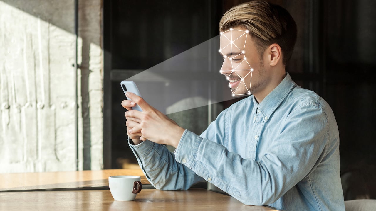 El desbloqueo facial está principalmente disponible para dispositivos de gama media y alta. Foto: Getty Images.