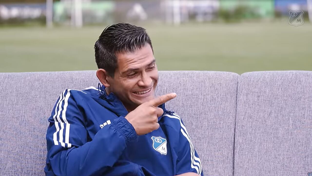 Macalister terminó entre risas en la entrevista.