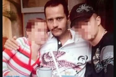 Nemesio 'El Mencho' Oseguera en una foto con sus dos hijos.