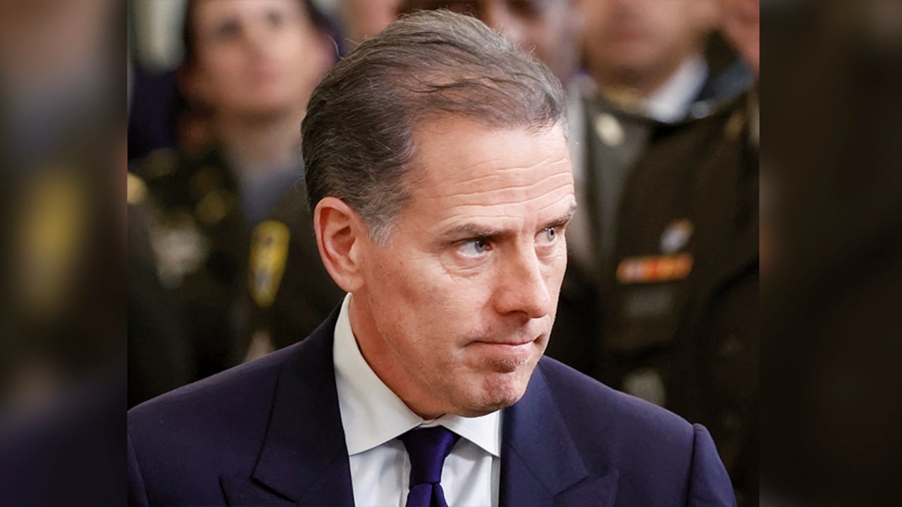 Aunque Hunter Biden asegura que no ha tocado las drogas desde hace cinco años, aún lo persigue su pasado de excesos. Podría enfrentar hasta 17 años de cárcel.