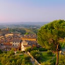Italia, Toscana, San Gimignano al atardecer.