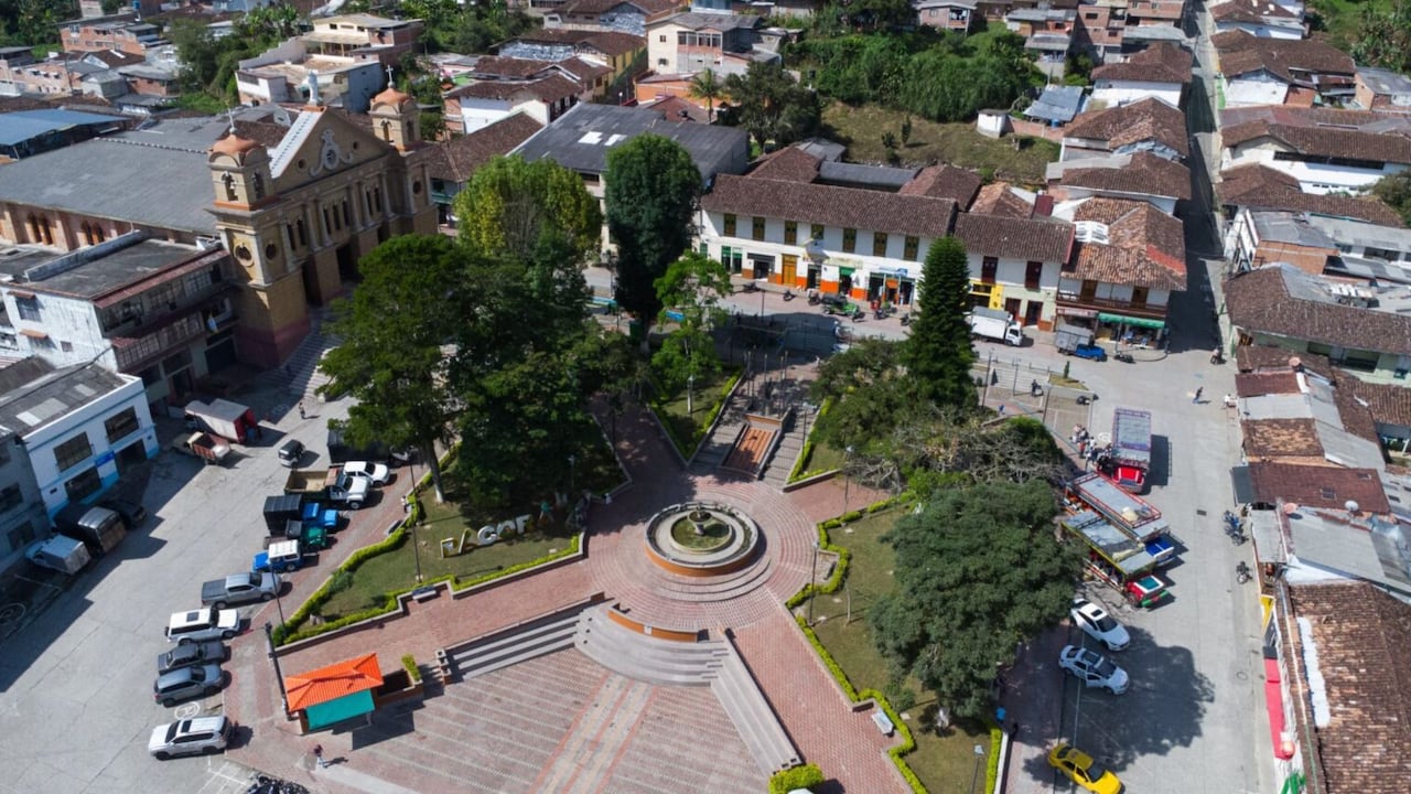 El proyecto de Área Metropolitana del Centro-Sur de Caldas busca fortalecer la integración y el desarrollo regional de la región.