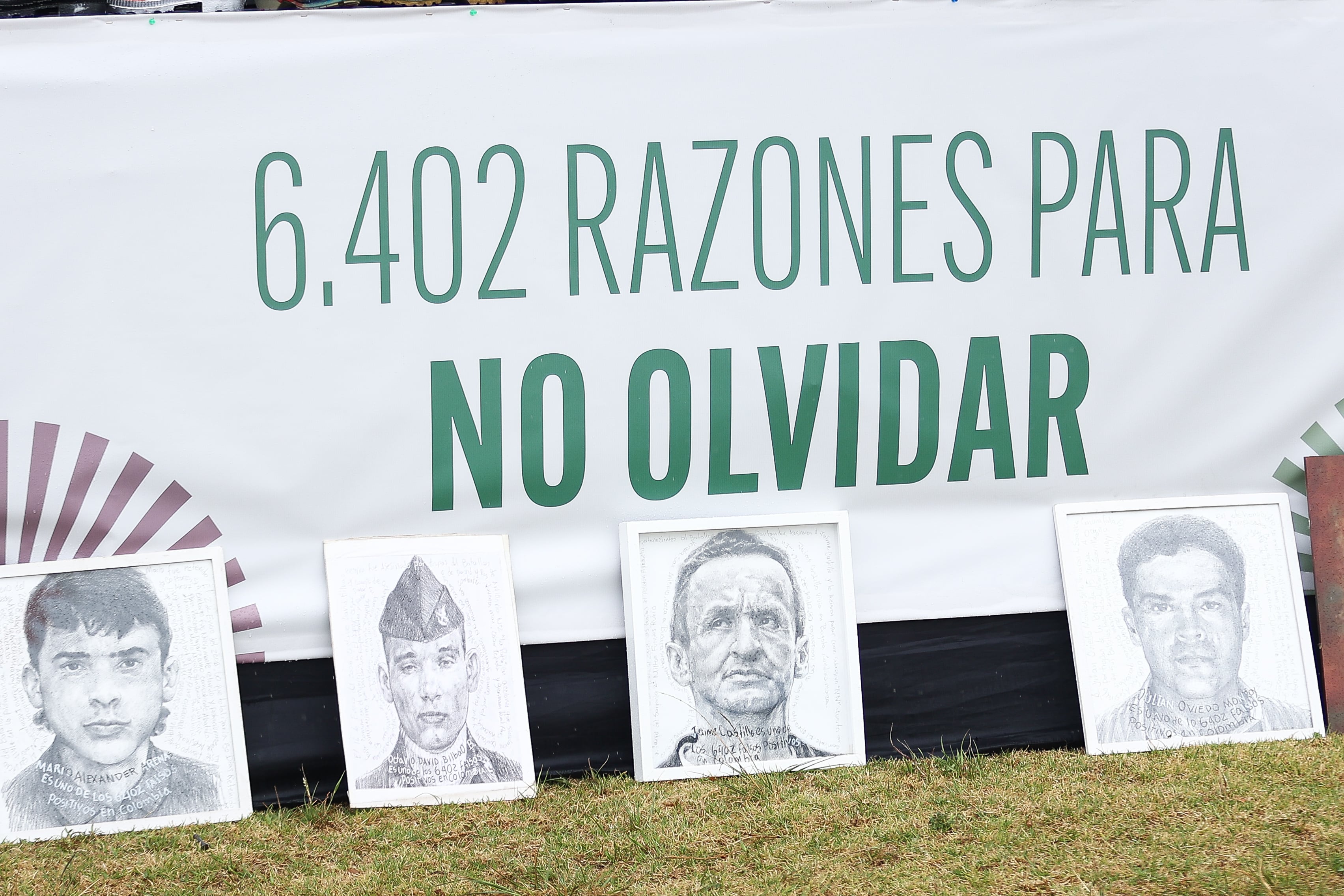 ‘6402+ Razones para no olvidar’: tres años de trabajo con las madres de MAFAPO llegan a la Estación de La Sabana.