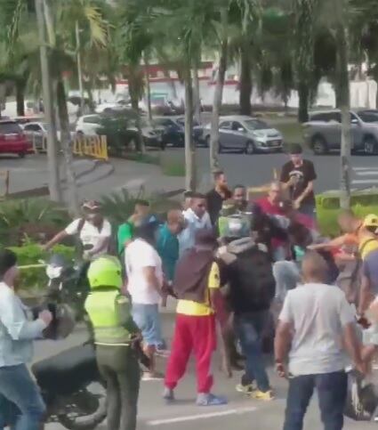 Brutal golpiza a presunto ladrón en el sur de Cali.