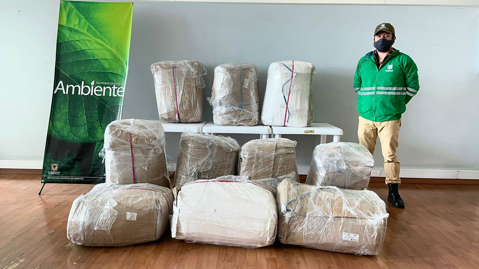 Autoridades se incautan de 3493 aletas de tiburón que iban a ser enviadas a Hong Kong desde el aeropuerto El Dorado