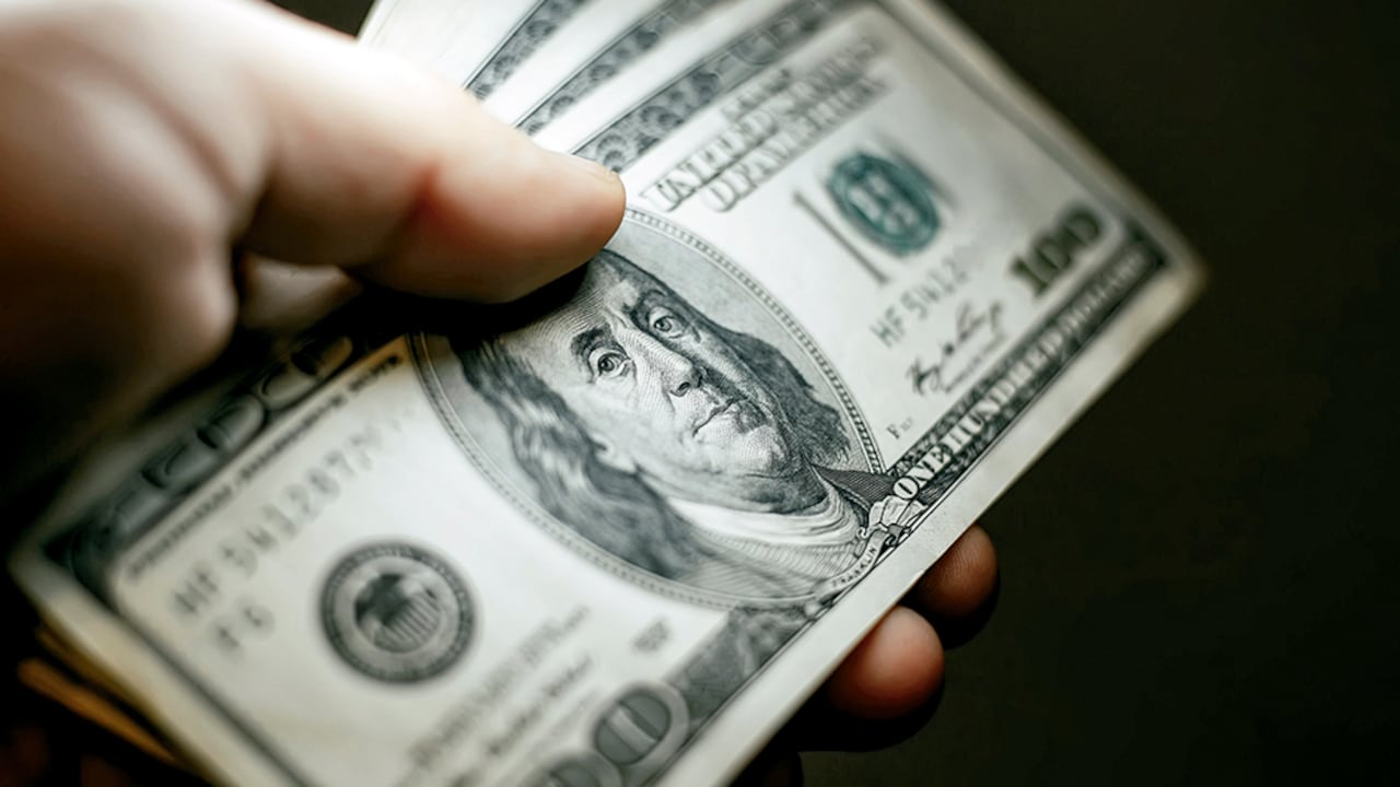 ¿Por qué al dólar no lo ha tocado la crisis entre Rusia y Ucrania?