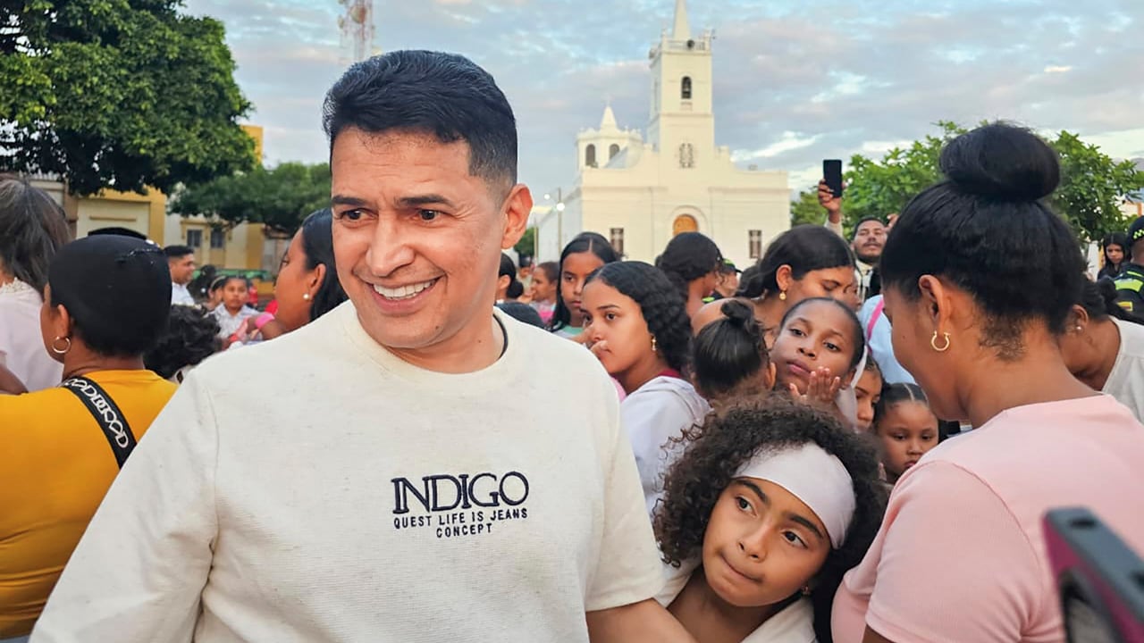El cantante Jorge Celedón habilitó un centro de acopio en la capital del país.