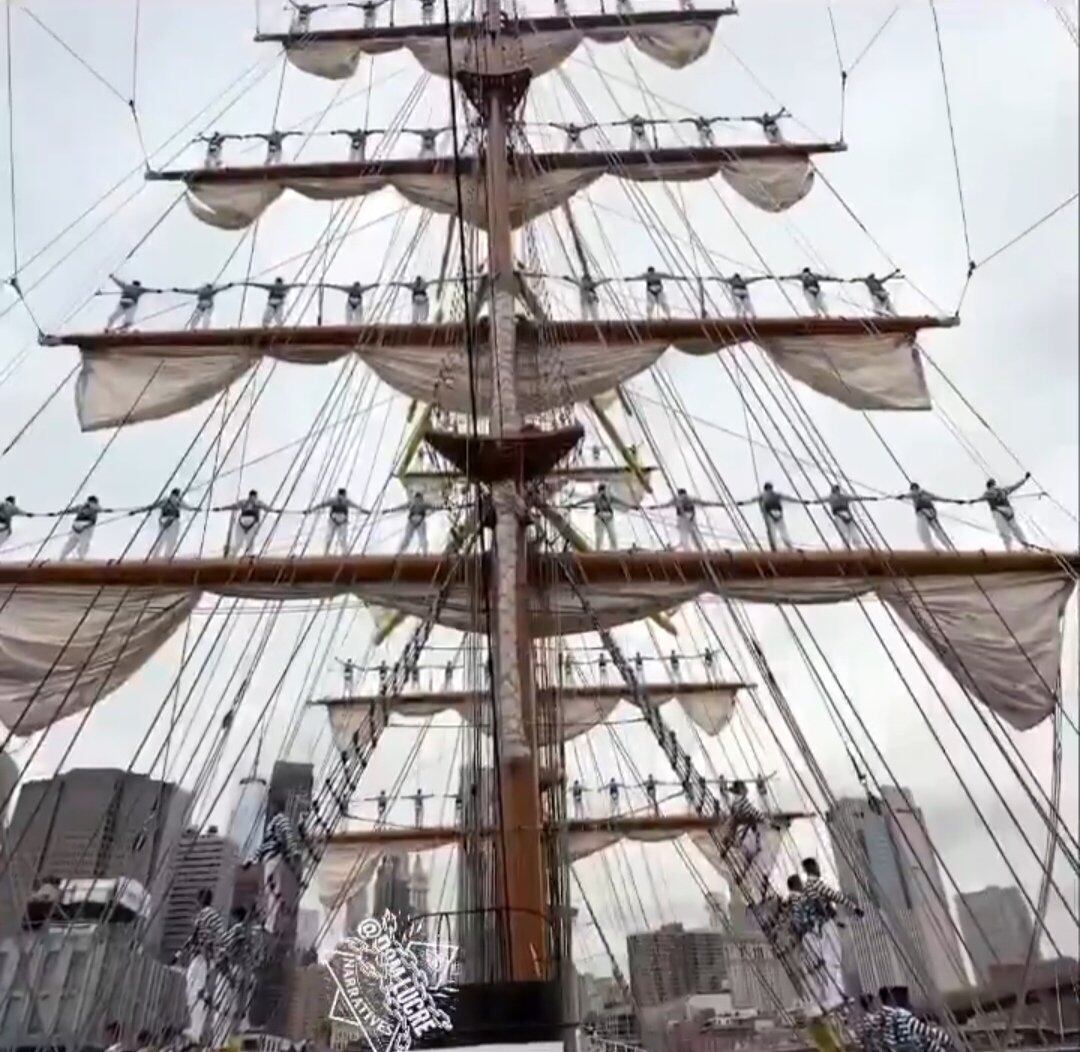 Los cadetes realizaban una presentación cuando chocó el buque