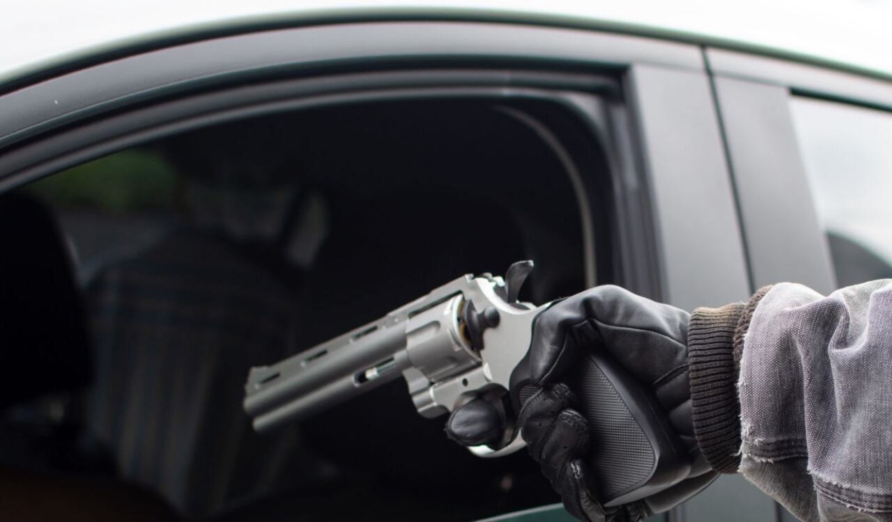 Video: asi estarían robando carros en las puertas de las casas en Bogotá