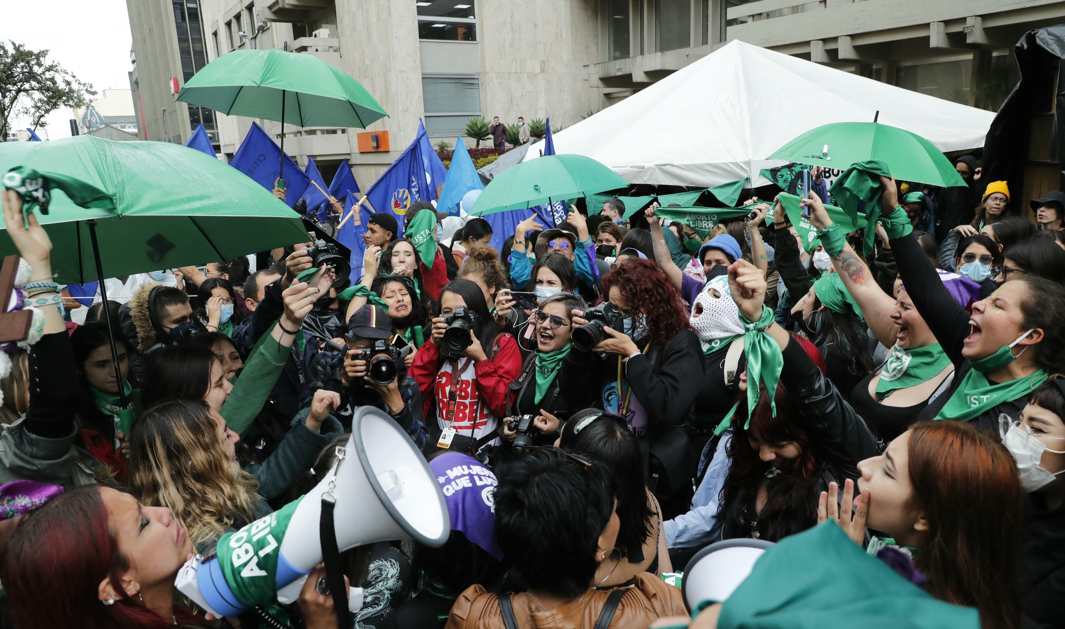 Manifestaciones en contra y a favor del aborto en la Corte