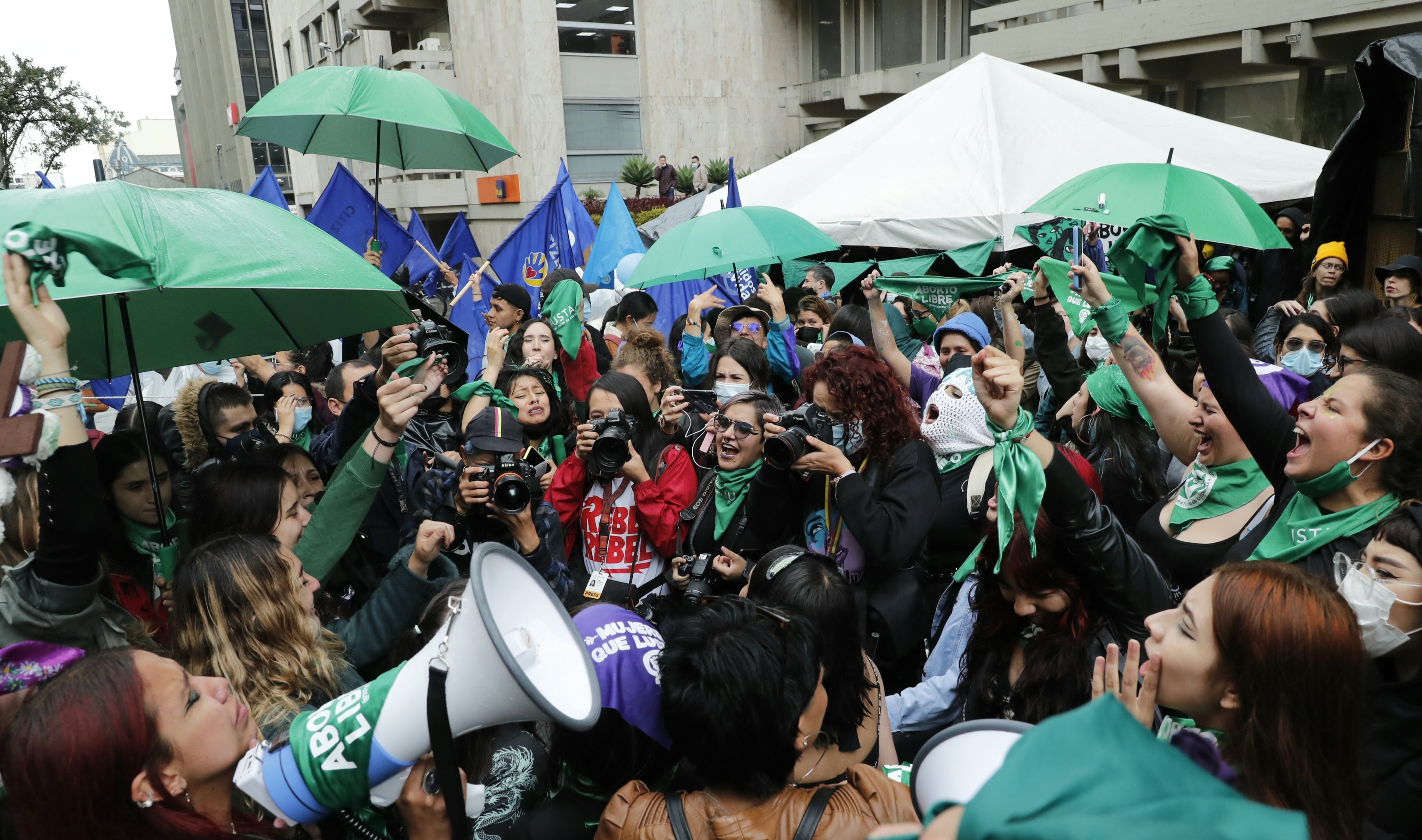 Manifestaciones en contra y a favor del aborto en la Corte